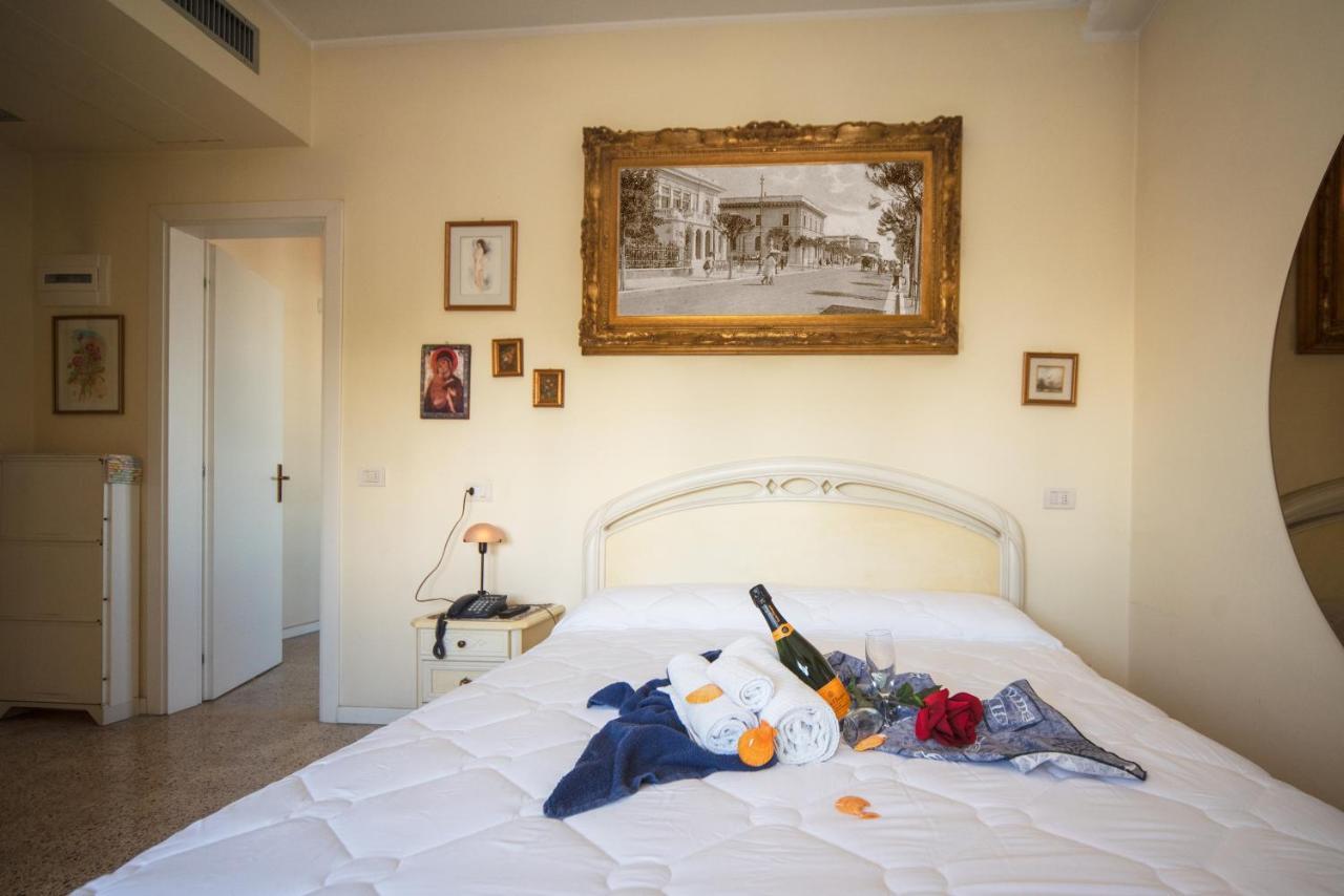 Hotel Cristina Hospitality Centrale (Adults Only) Riccione Exteriör bild