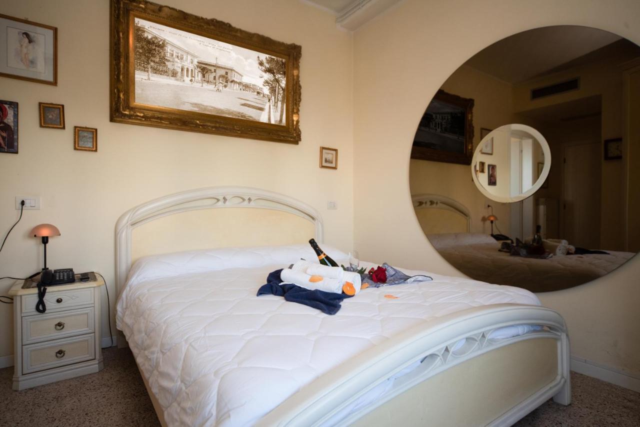 Hotel Cristina Hospitality Centrale (Adults Only) Riccione Exteriör bild