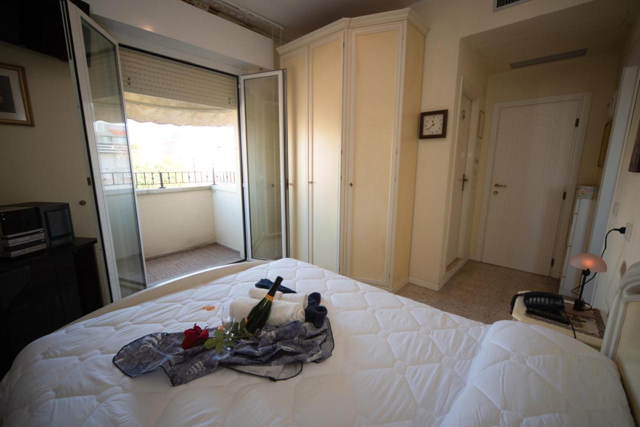 Hotel Cristina Hospitality Centrale (Adults Only) Riccione Exteriör bild