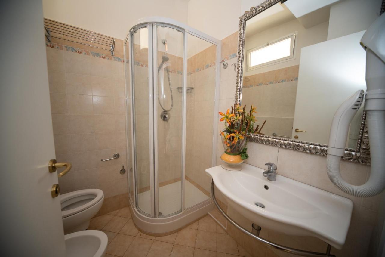 Hotel Cristina Hospitality Centrale (Adults Only) Riccione Exteriör bild