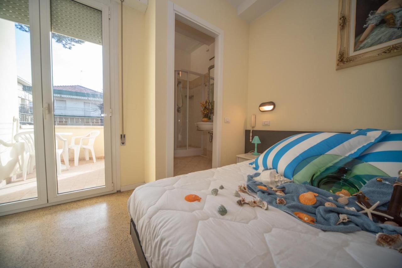 Hotel Cristina Hospitality Centrale (Adults Only) Riccione Exteriör bild