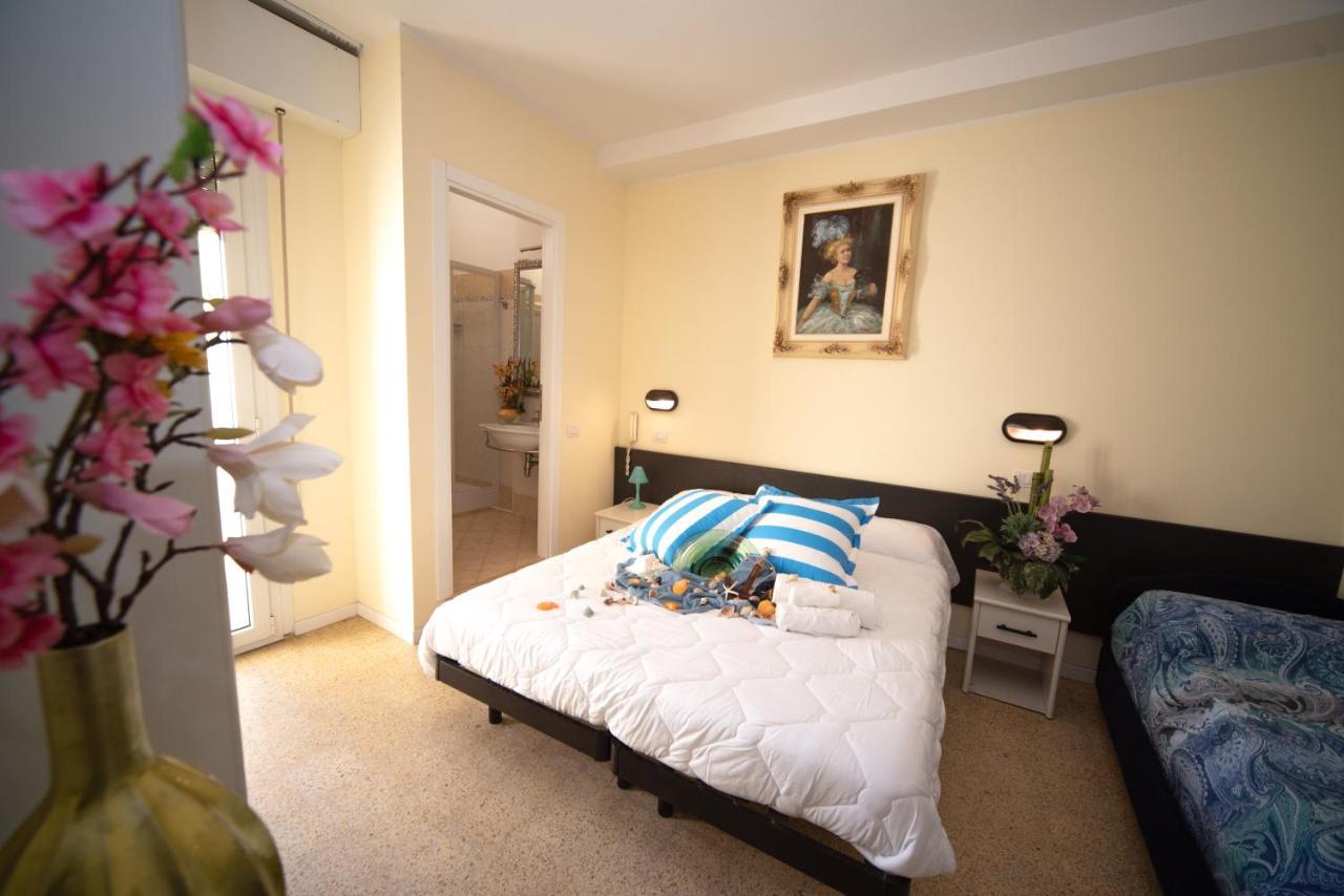 Hotel Cristina Hospitality Centrale (Adults Only) Riccione Exteriör bild