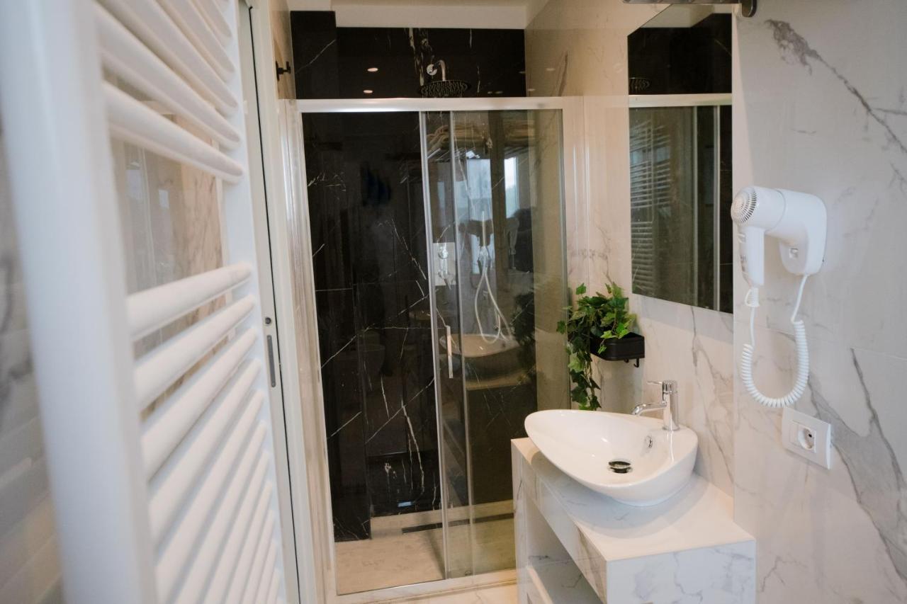 Hotel Cristina Hospitality Centrale (Adults Only) Riccione Exteriör bild