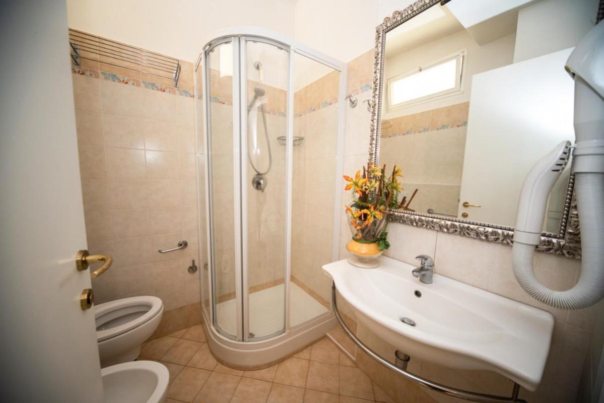 Hotel Cristina Hospitality Centrale (Adults Only) Riccione Exteriör bild