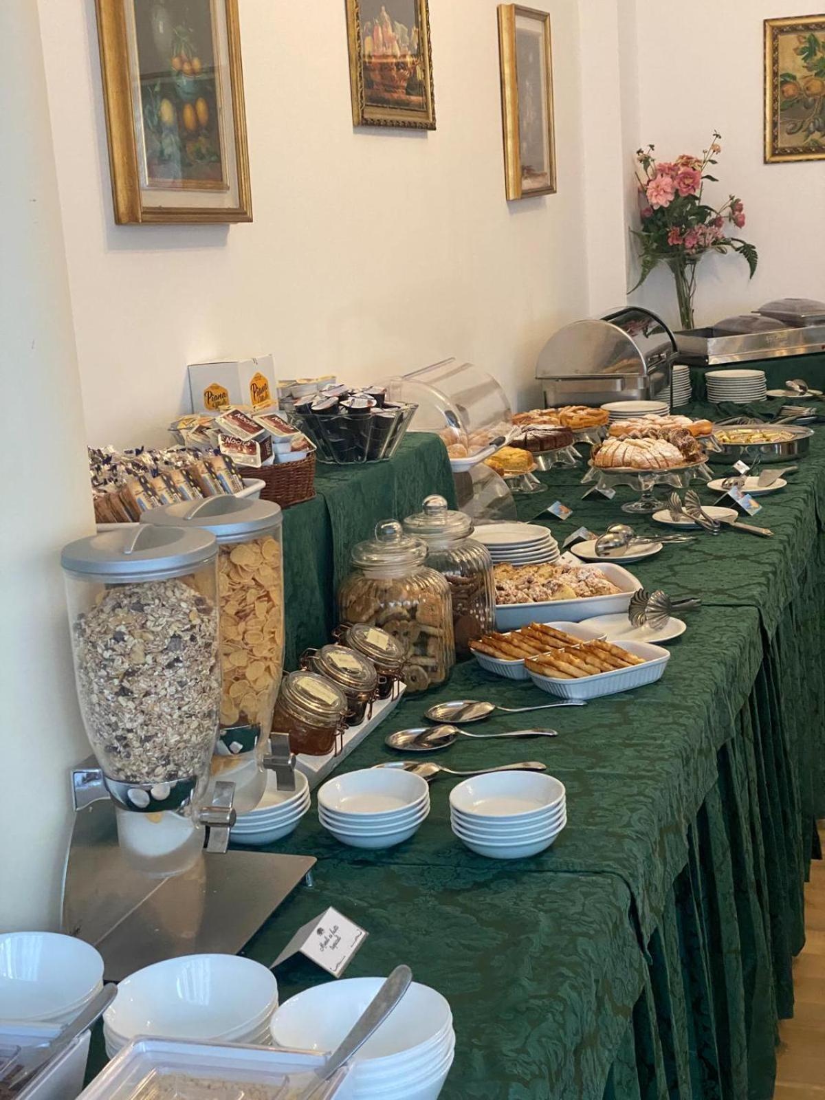 Hotel Cristina Hospitality Centrale (Adults Only) Riccione Exteriör bild