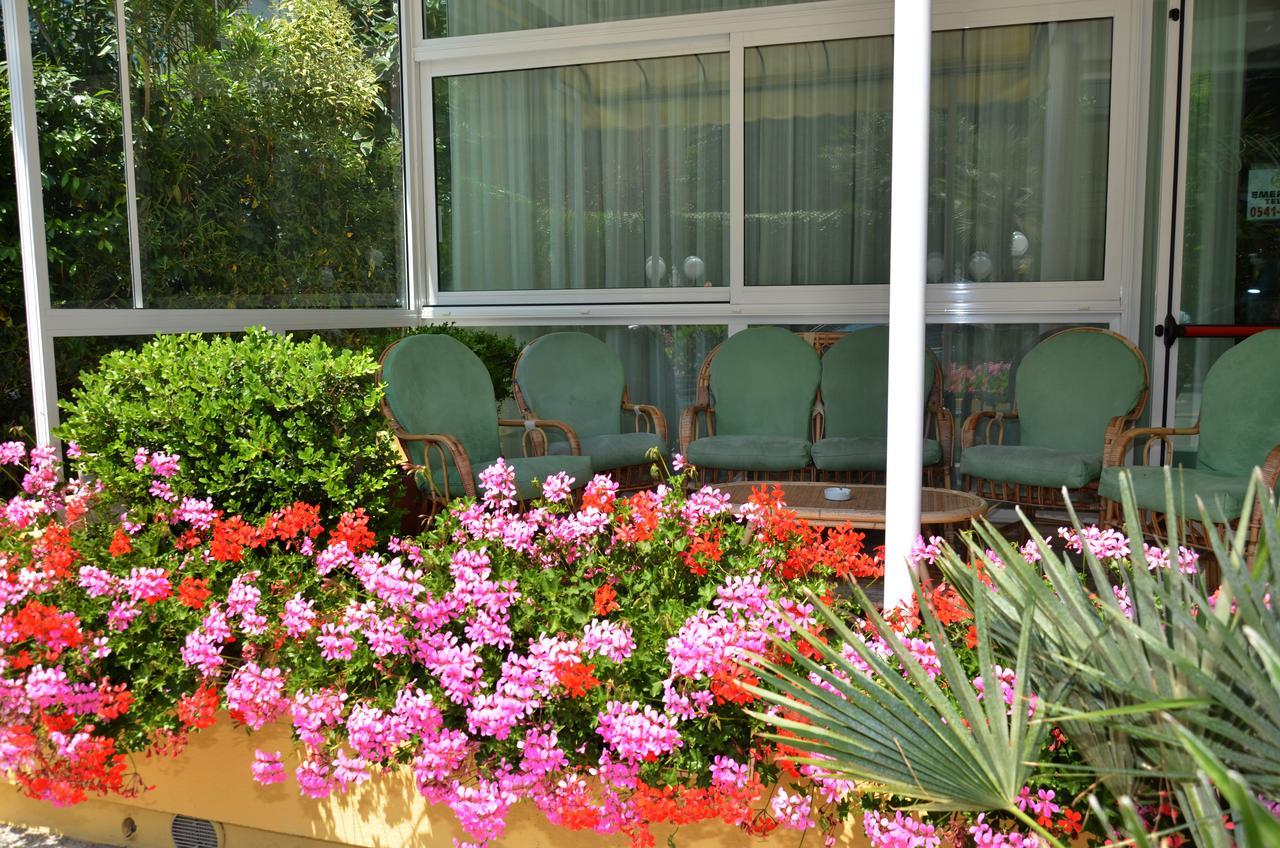 Hotel Cristina Hospitality Centrale (Adults Only) Riccione Exteriör bild