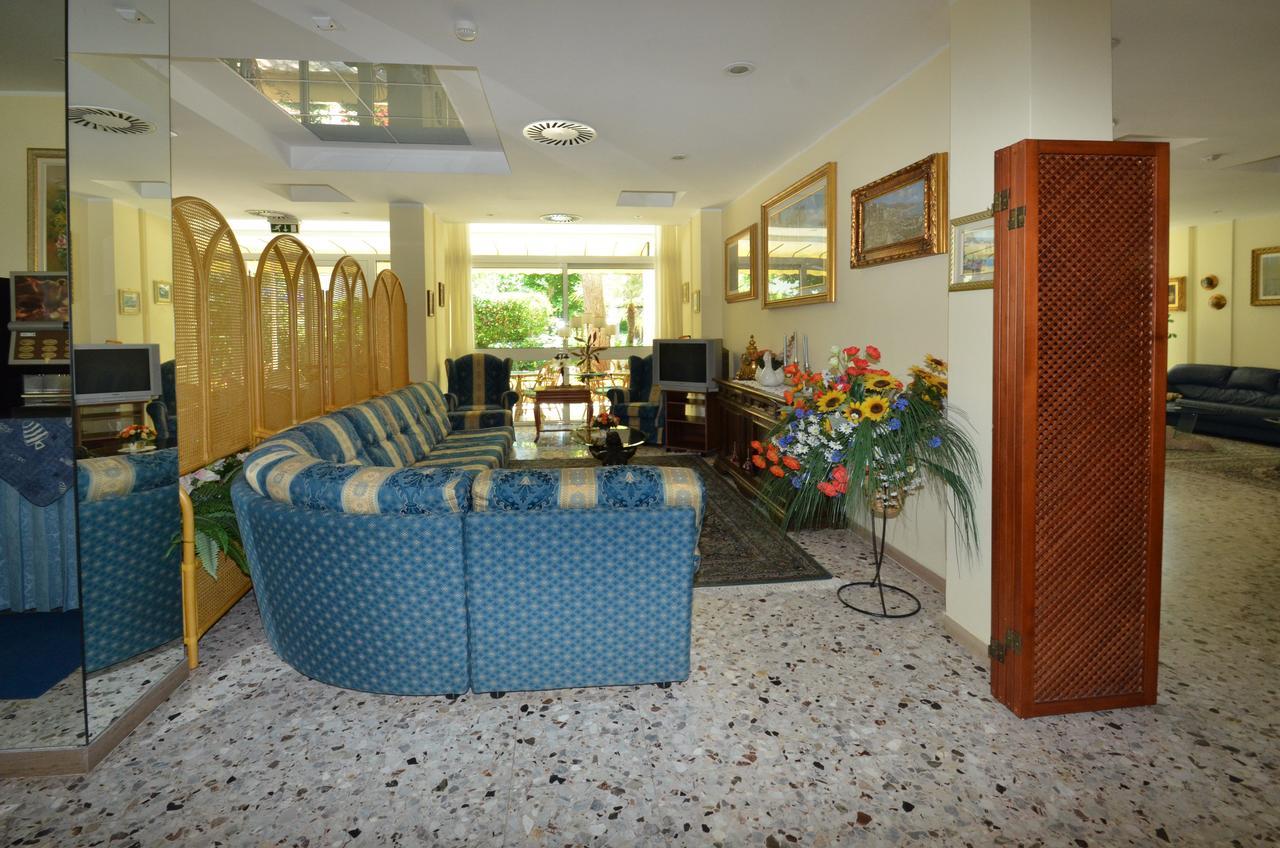Hotel Cristina Hospitality Centrale (Adults Only) Riccione Exteriör bild