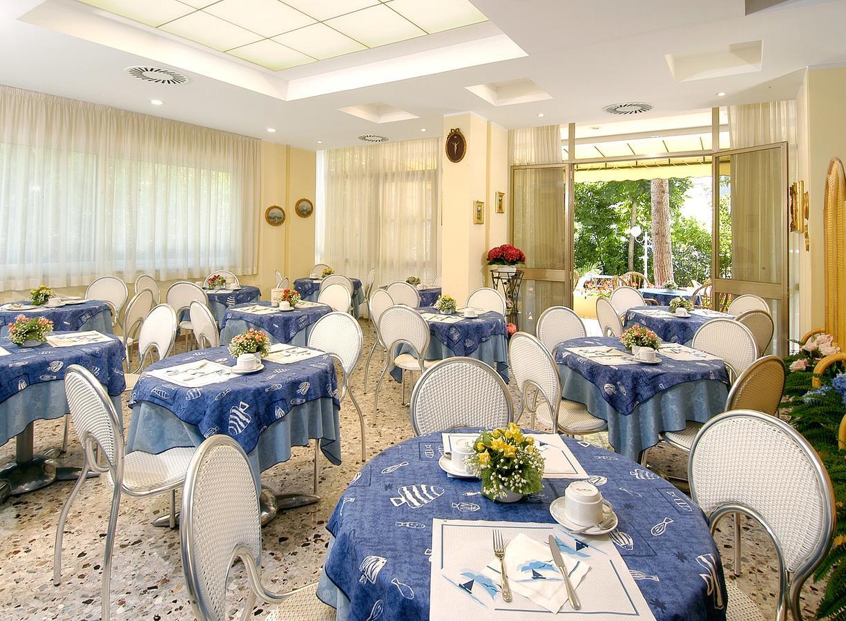Hotel Cristina Hospitality Centrale (Adults Only) Riccione Exteriör bild