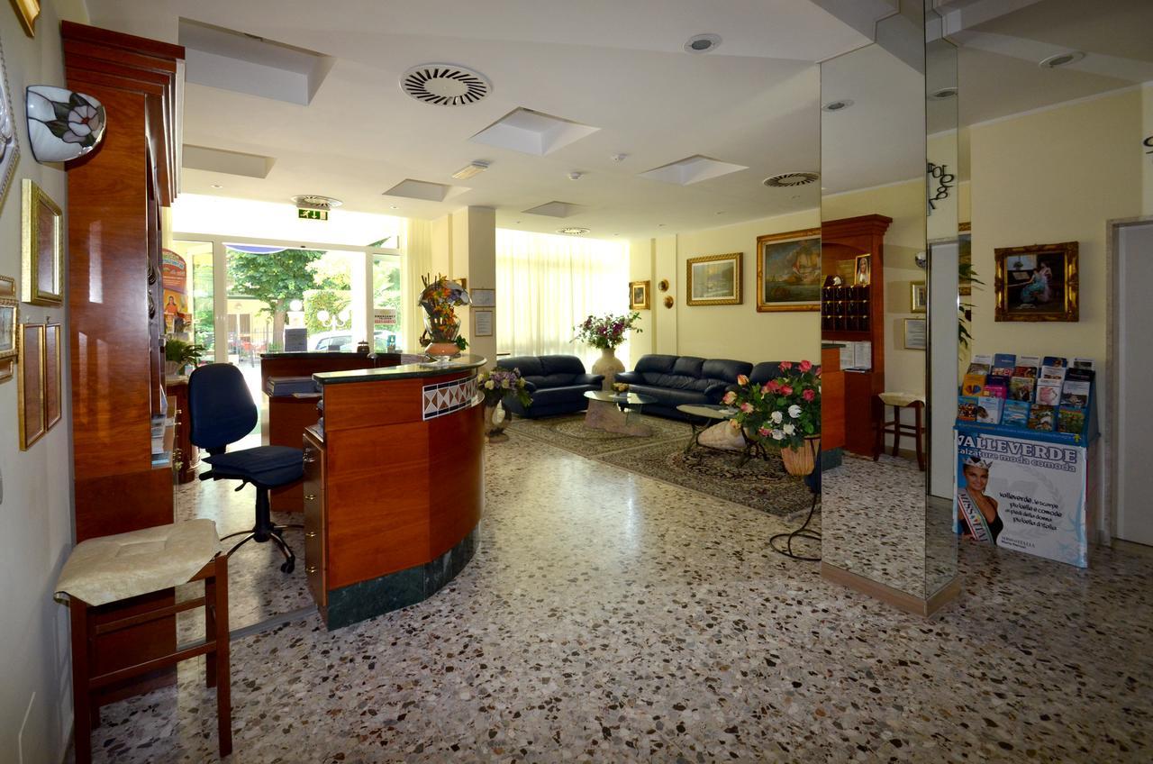 Hotel Cristina Hospitality Centrale (Adults Only) Riccione Exteriör bild