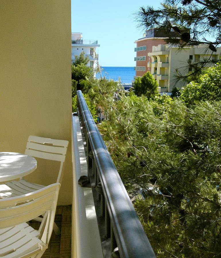 Hotel Cristina Hospitality Centrale (Adults Only) Riccione Exteriör bild