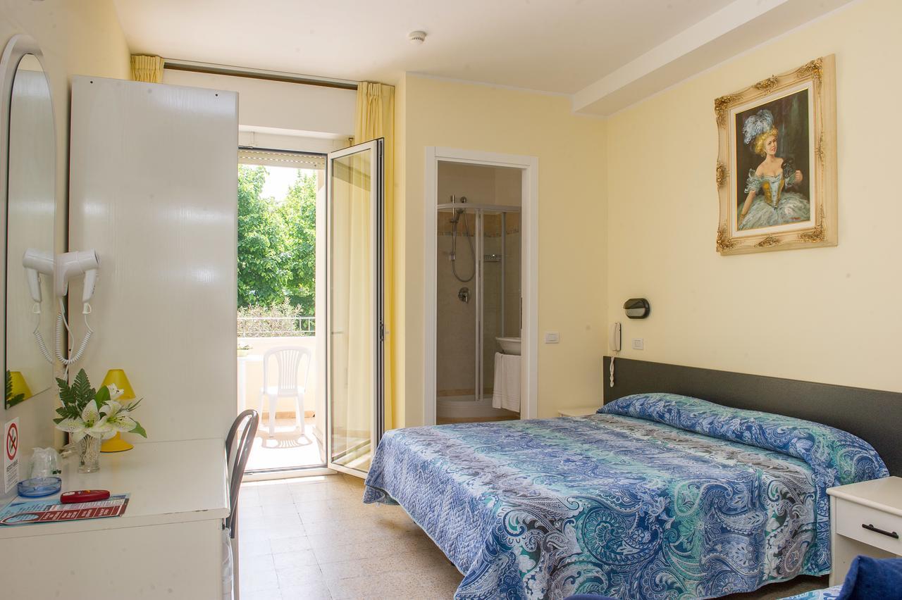 Hotel Cristina Hospitality Centrale (Adults Only) Riccione Exteriör bild