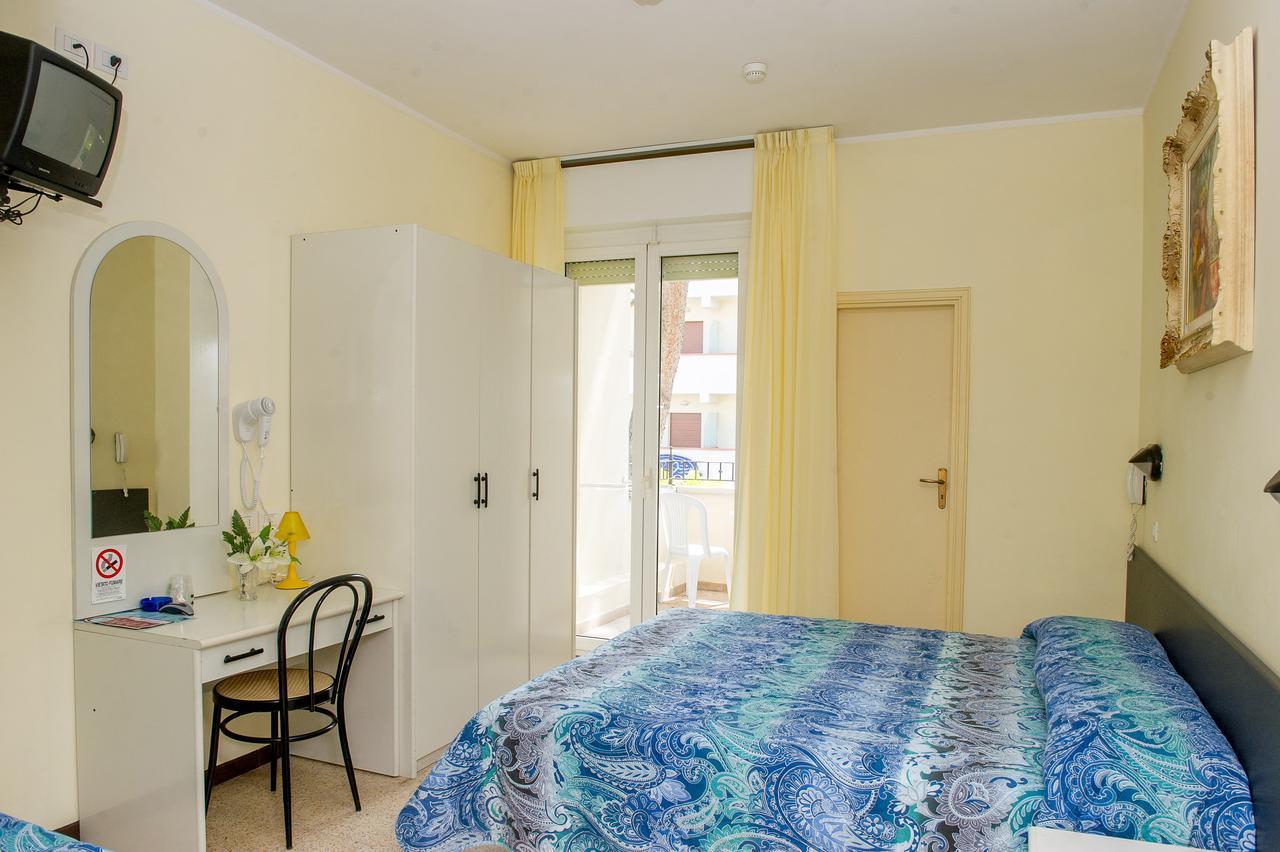 Hotel Cristina Hospitality Centrale (Adults Only) Riccione Exteriör bild