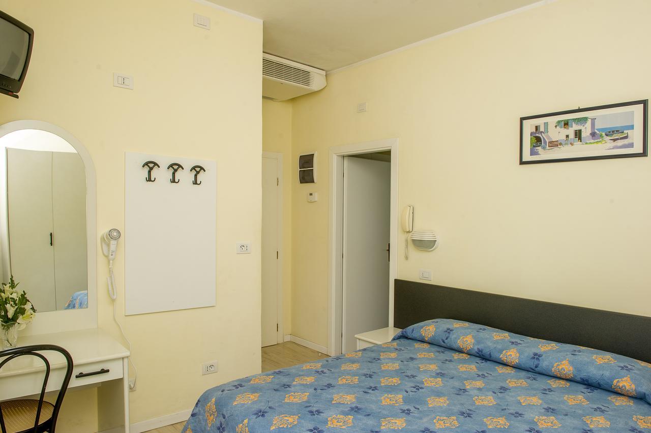 Hotel Cristina Hospitality Centrale (Adults Only) Riccione Exteriör bild
