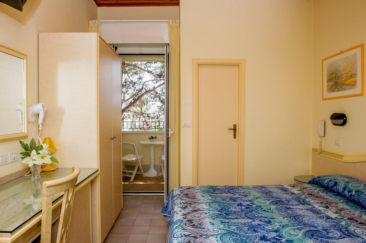Hotel Cristina Hospitality Centrale (Adults Only) Riccione Exteriör bild
